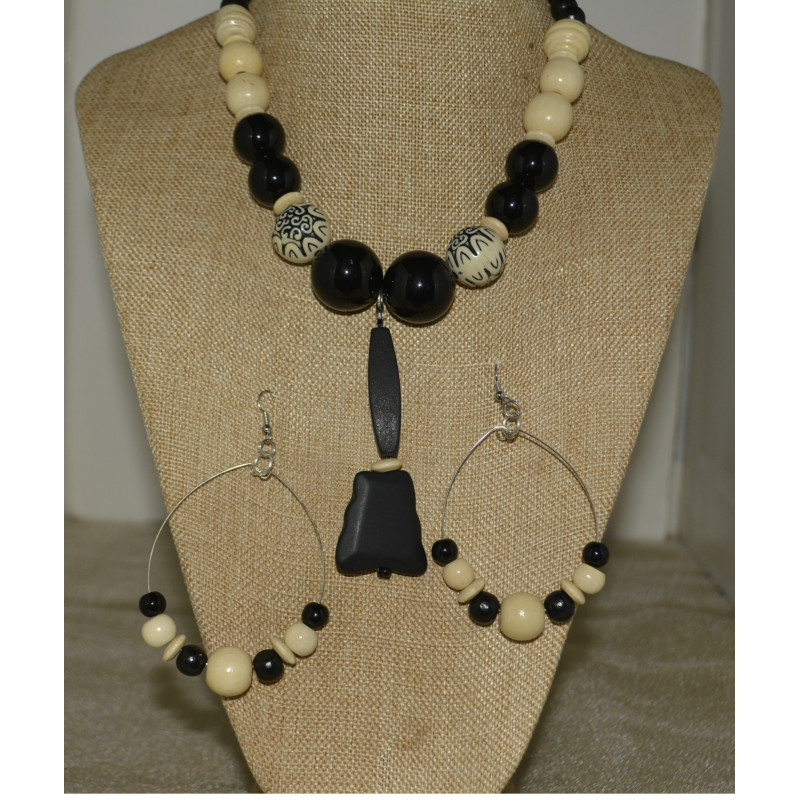BLACK AND TAN WOODEN BEADED SET NECKLACE & EARRINGS BLACK AND TAN WOODEN BEADED SET NECKLACE & EARRINGS