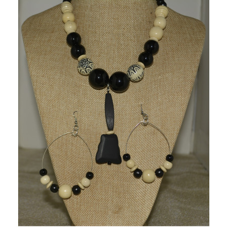 BLACK AND TAN WOODEN BEADED SET NECKLACE & EARRINGS