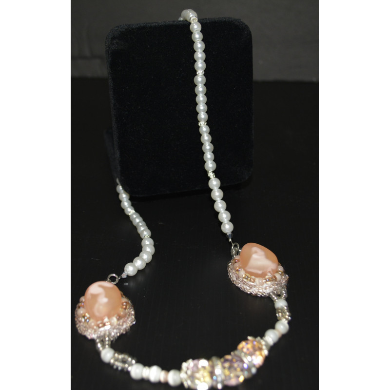 PEARL & HAND EMBRODIERED & CRYSTAL STONE NECKLACE PEARL & HAND EMBRODIERED & CRYSTAL STONE NECKLACE