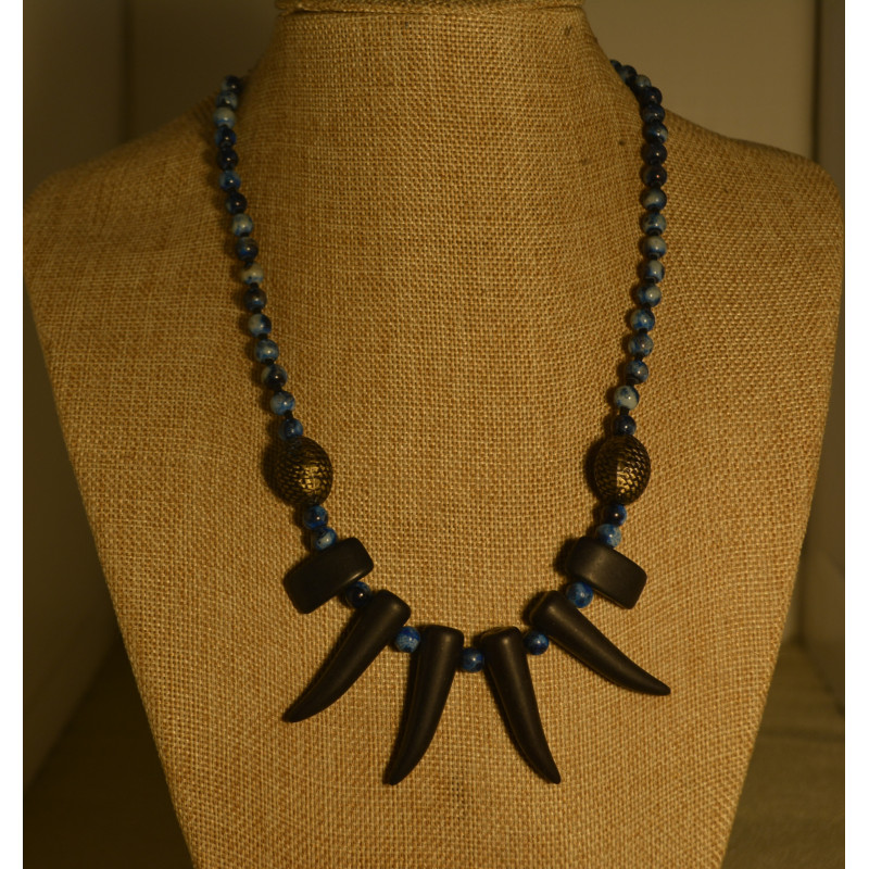 Women's blue/black beaded necklace