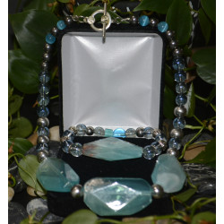 Women's necklace & bracelet set