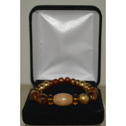 Women's bracelet with glass and wooden beads.