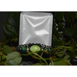 Men's bracelet with lava & malachite/glass beads